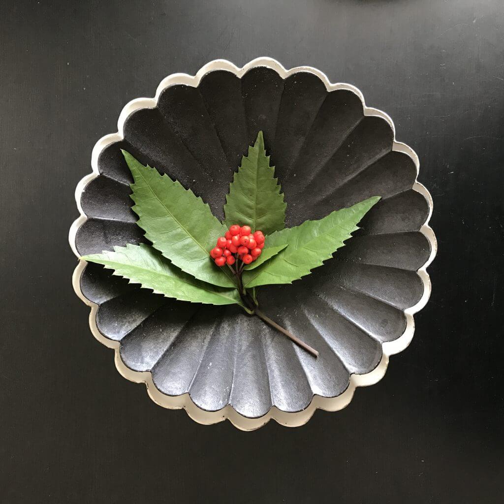 高島大樹さんの粉引の輪花 | LEE