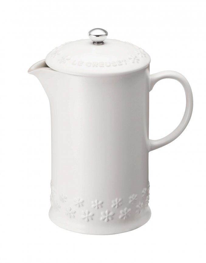 上品なホワイトが素敵！「ル・クルーゼ」のフラワーレリーフ