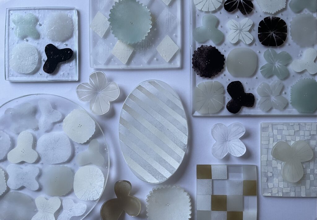 八木麻子さん作ガラスの板皿を買い足し。 | LEE