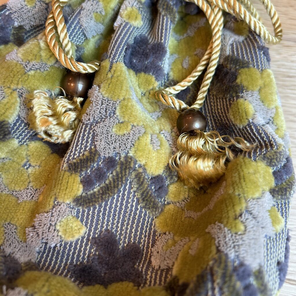 MORO】コロンとかわいい巾着バッグがアクセントに | LEE