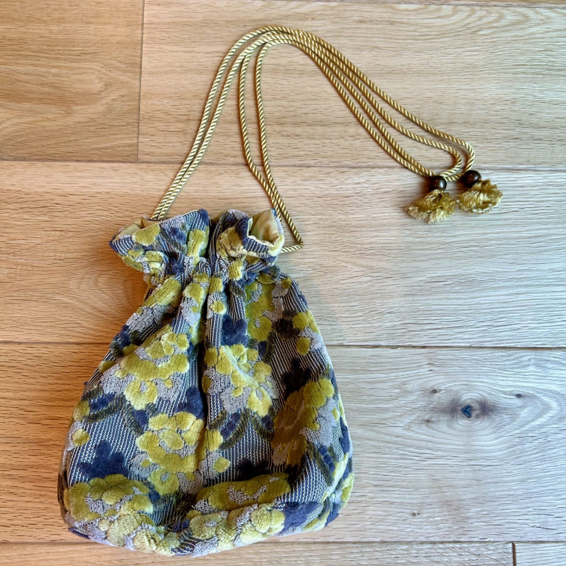 MORO】コロンとかわいい巾着バッグがアクセントに | LEE