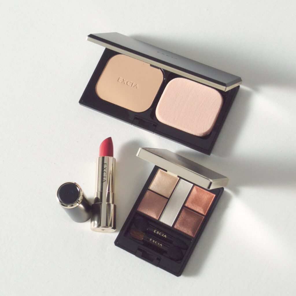 エクシア】上品なツヤ肌になれる新作ファンデと、アイカラー＆ルージュ
