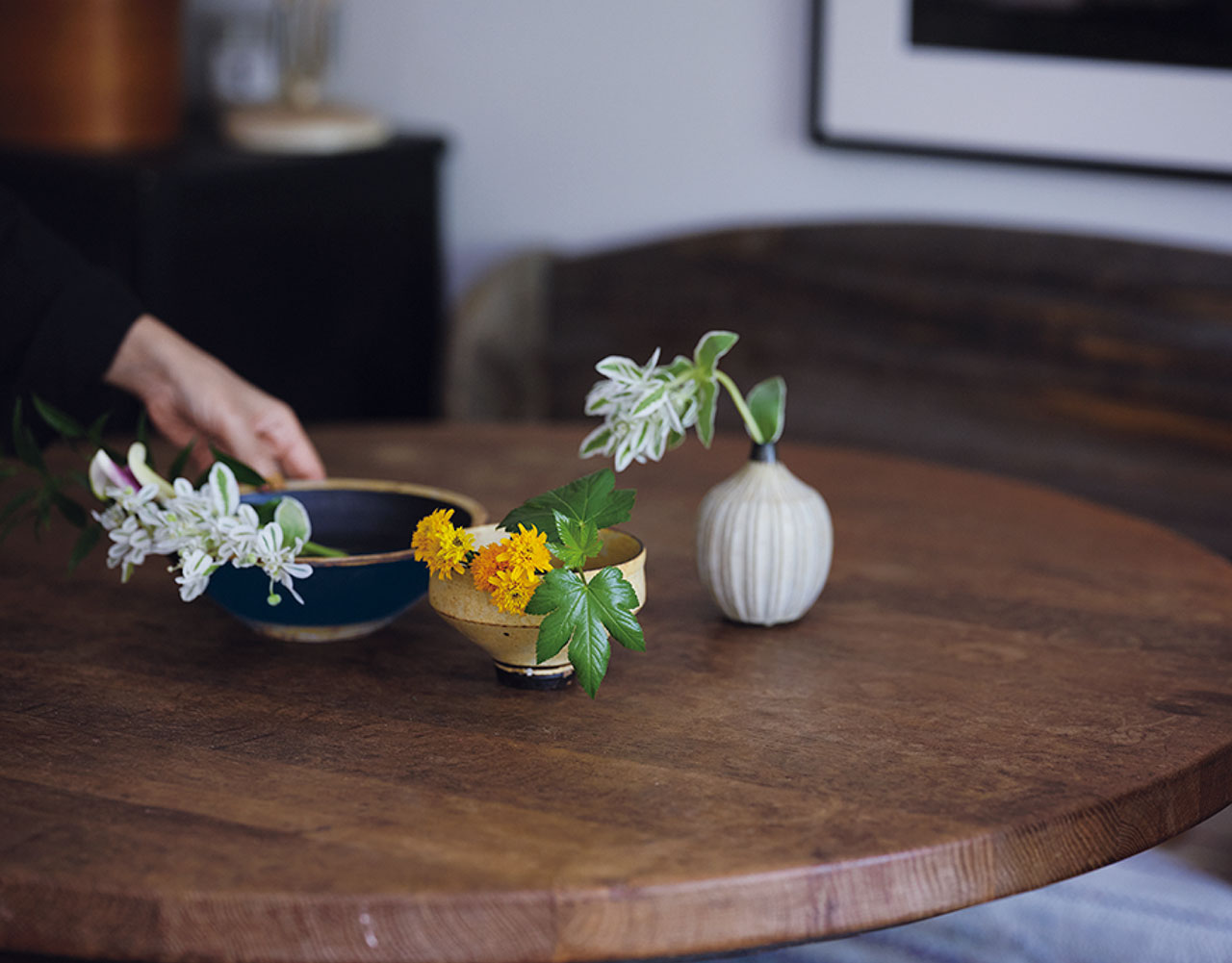 プリーツワークの笠間焼」優美な曲線と温かな質感は唯一無二【石井佳苗