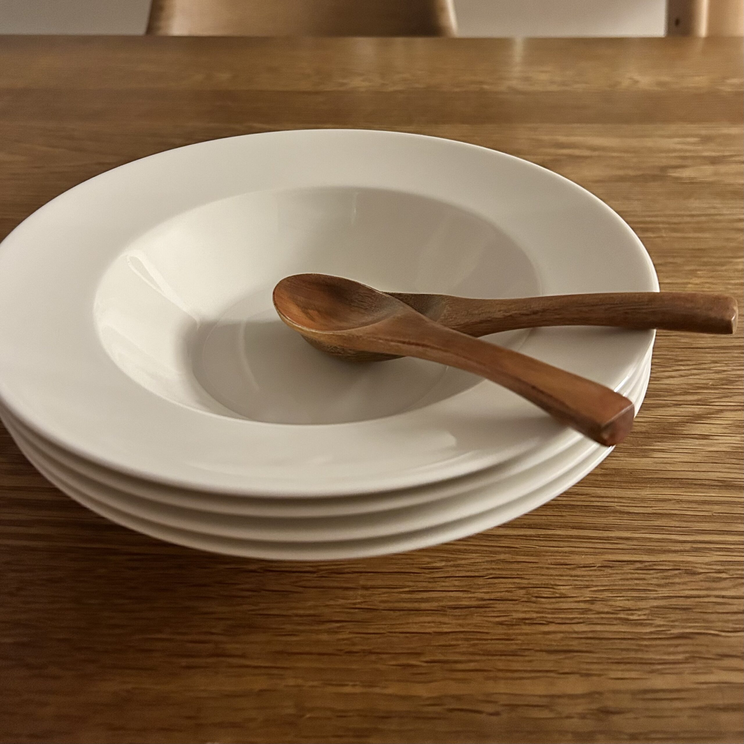 ARABIA KoKo ディーププレートとおすすめのトマト缶 | LEE