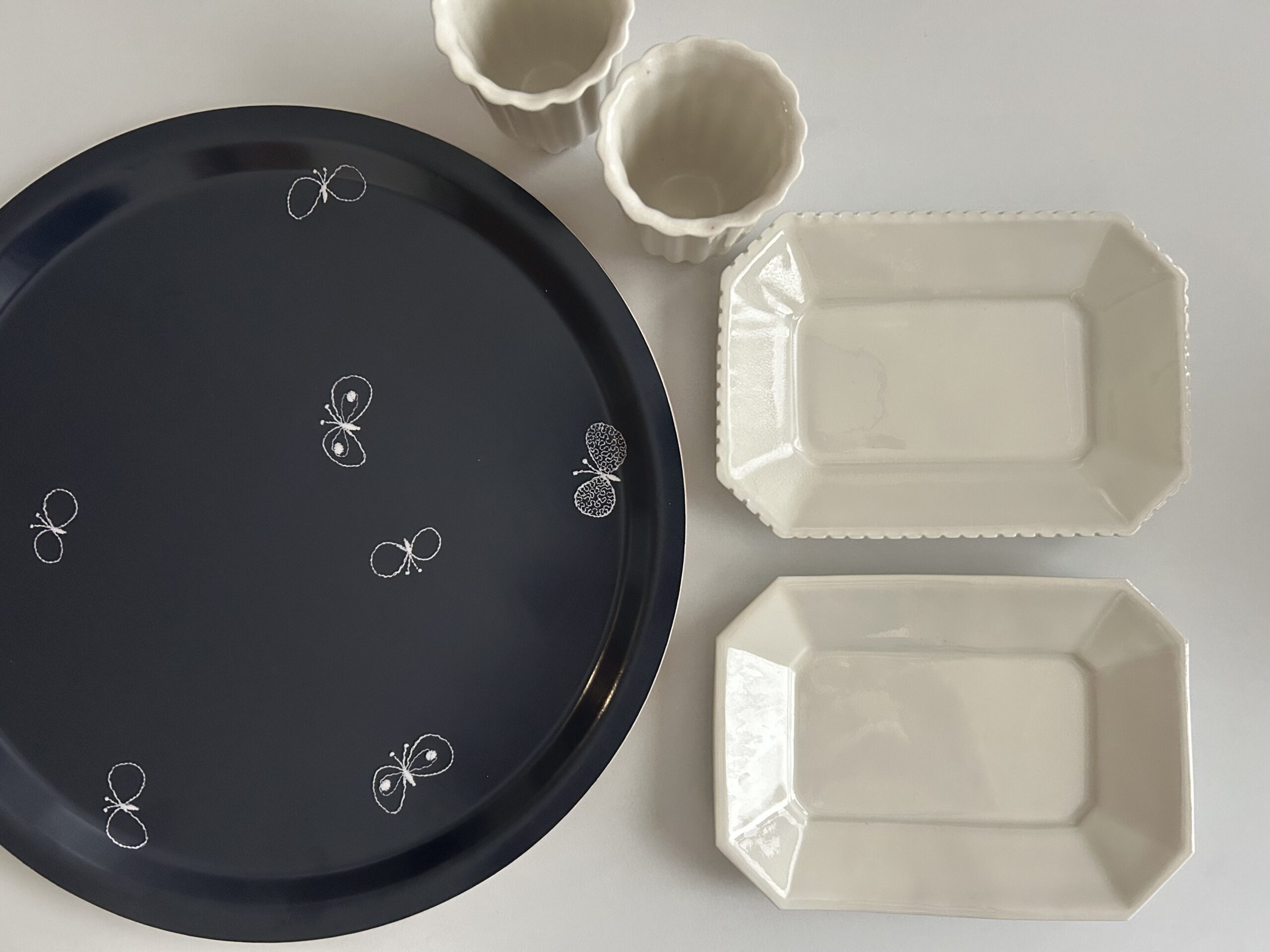 mina perhonen（ミナ ペルホネン）の新作ラウンドトレイと角田淳さんの