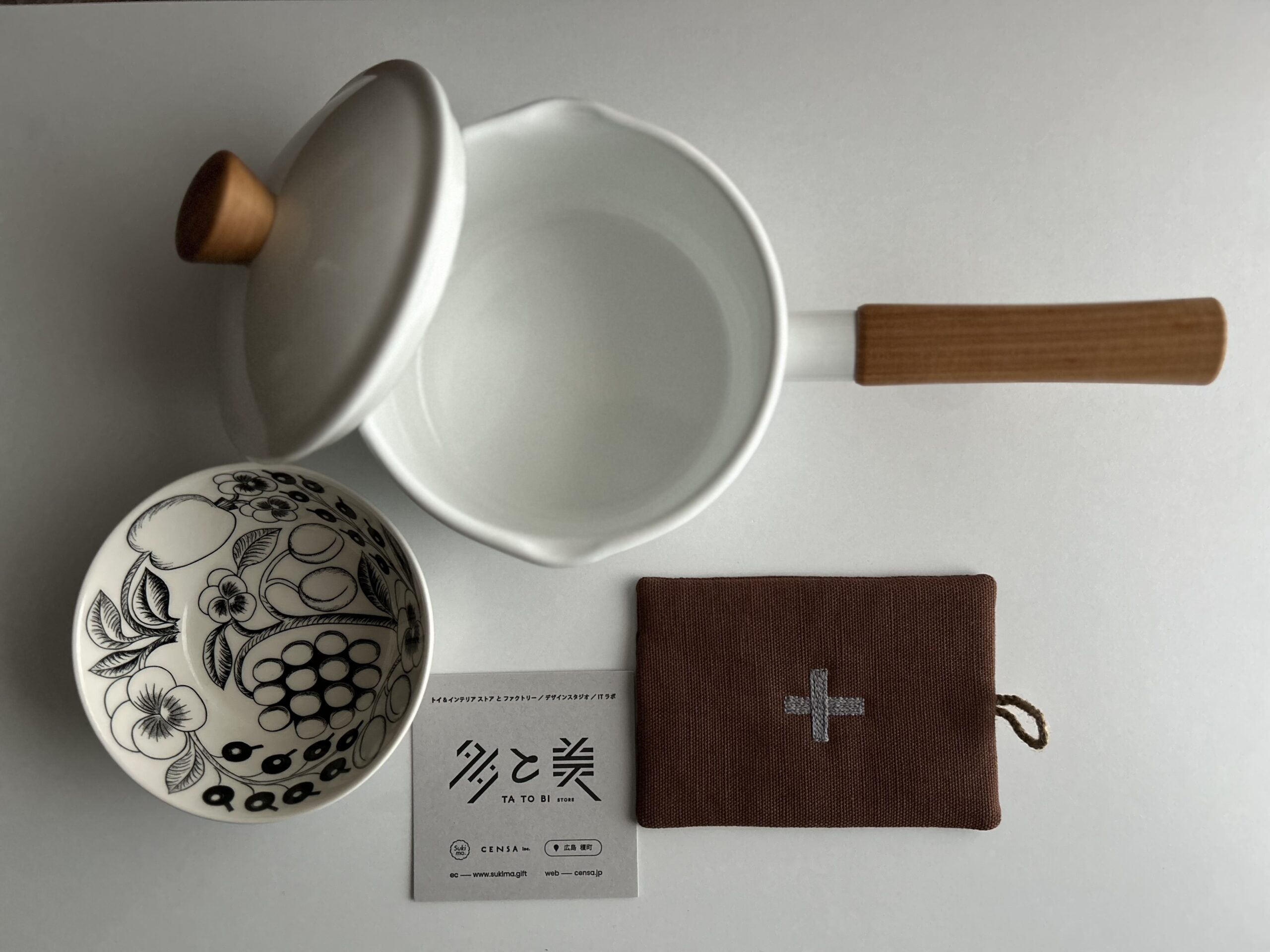 mina perhonen（ミナ ペルホネン）の新作ラウンドトレイと角田淳さんの