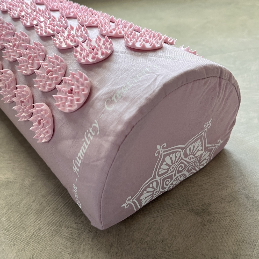 寝転ぶだけで痛気持ちいい！40代のセルフケアにシャクティマット愛用中