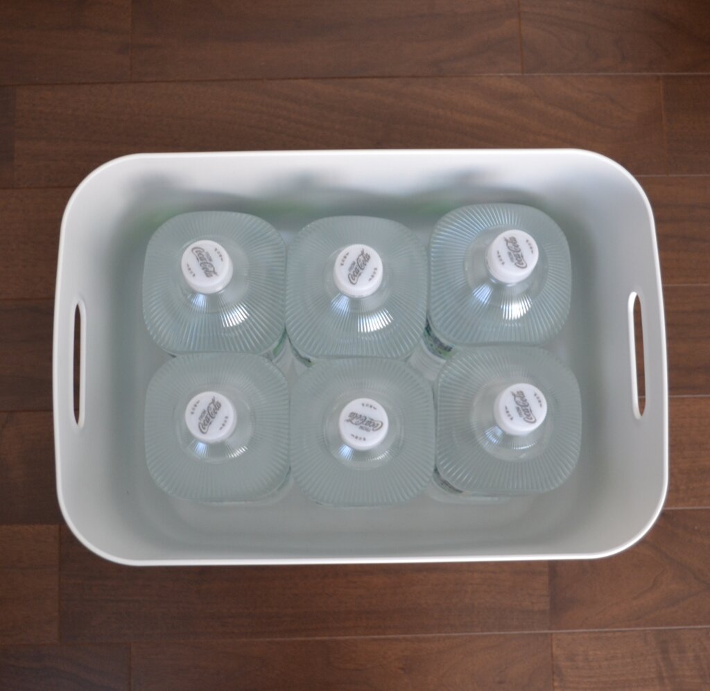 2Lペットボトルが6本入る無印良品のやわらかポリエチレンケース | LEE