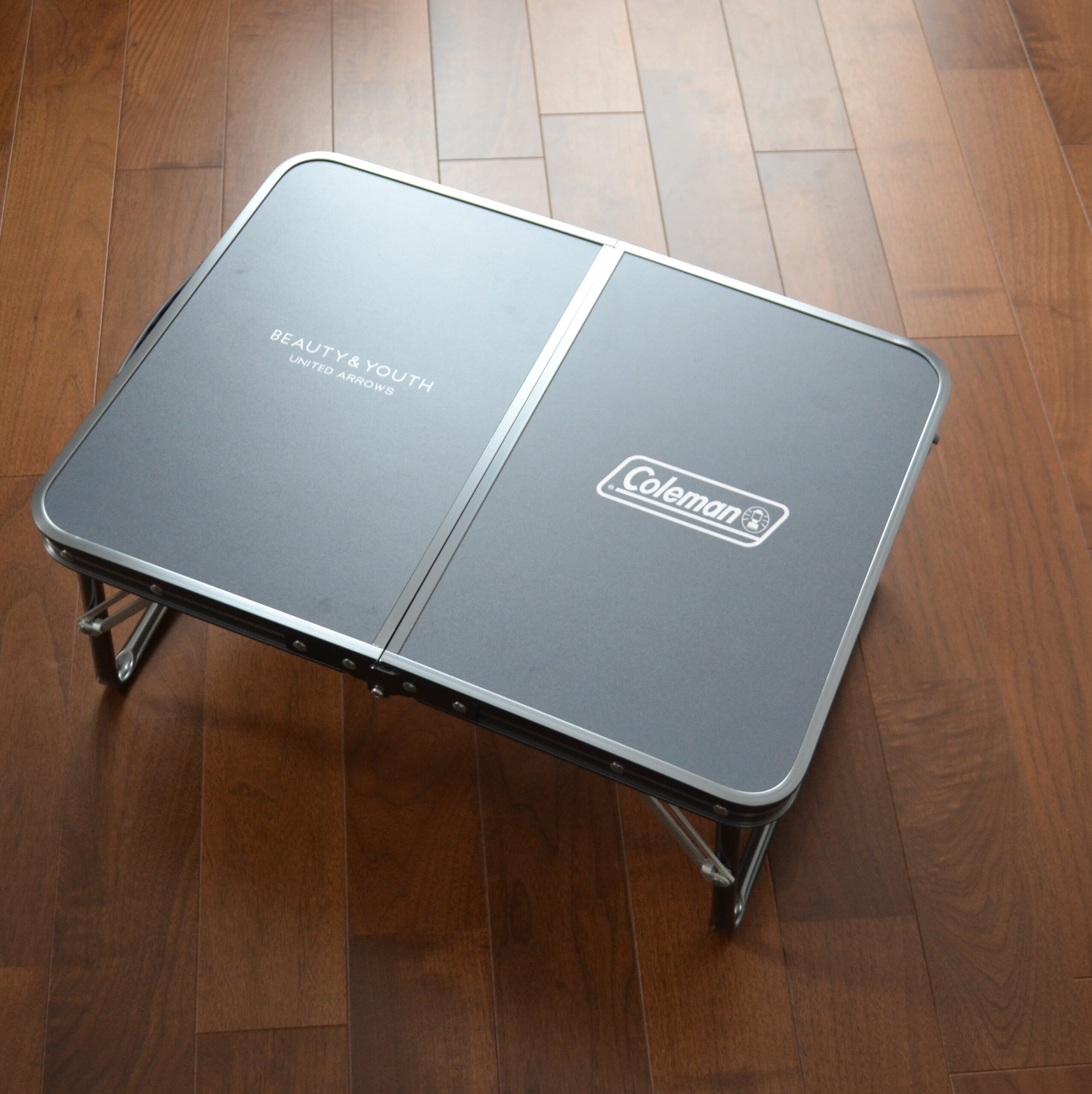 お部屋でも使いたい！BEAUTY&YOUTH別注 コールマン ミニテーブルプラス