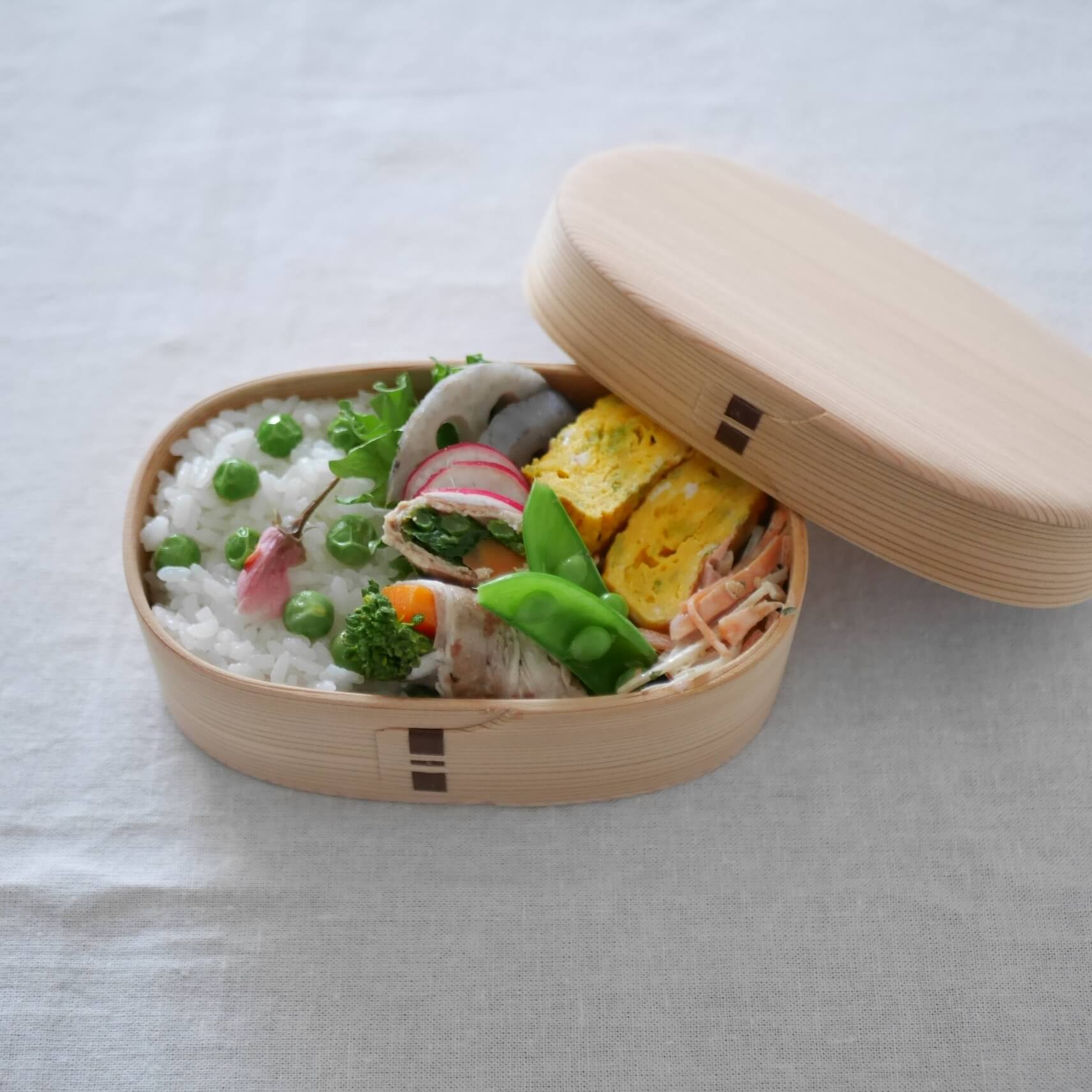 柴田慶信商店の白木弁当箱で春のお弁当づくり | LEE
