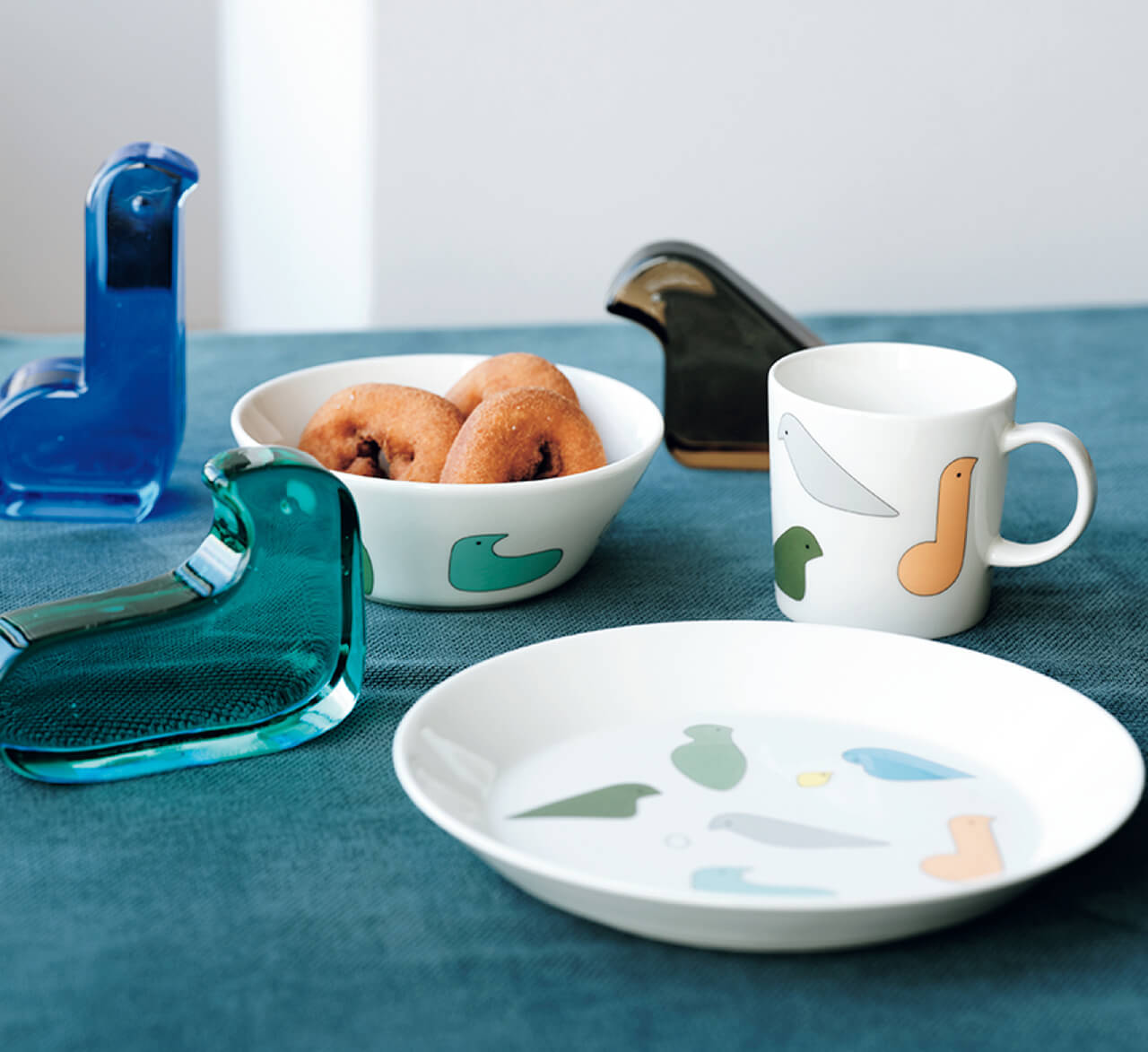 さすがの色使い！【イッタラ × ミナ ペルホネン】鳥のモチーフが印象的