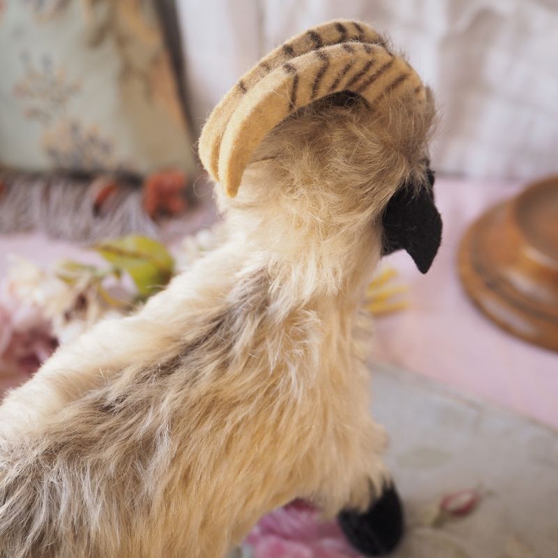 シュタイフ社黒い山羊/snuckiタグ付き jouet・おもちゃ