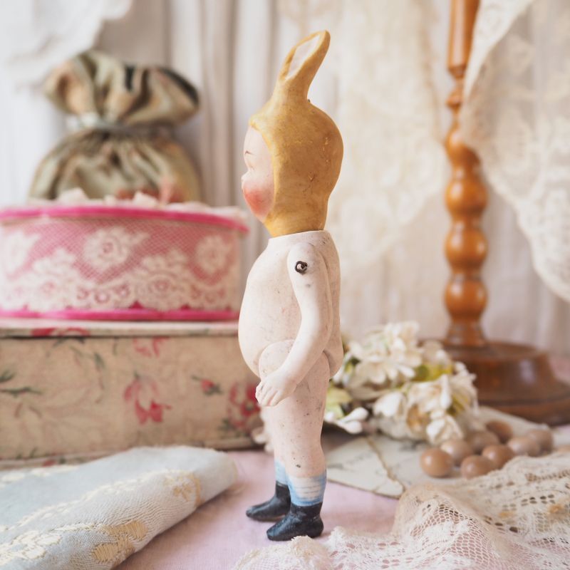 イースターバニーの着ぐるみビスクドール jouet・おもちゃ