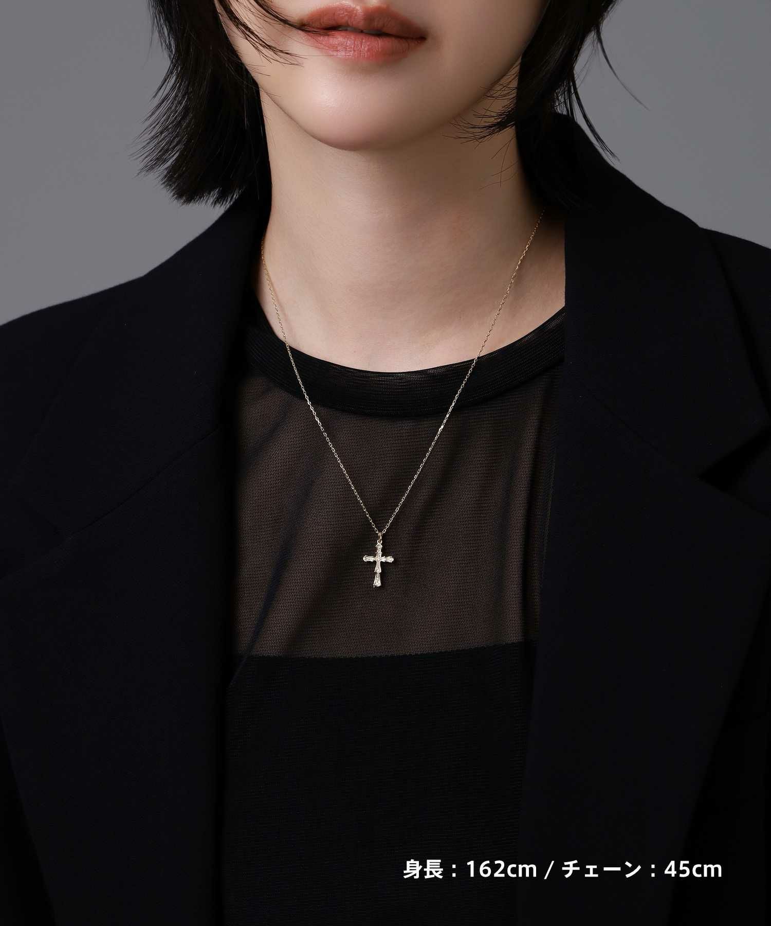 Petite Modern”プチネックレス（ヴィクトリアンクロス/イエロー