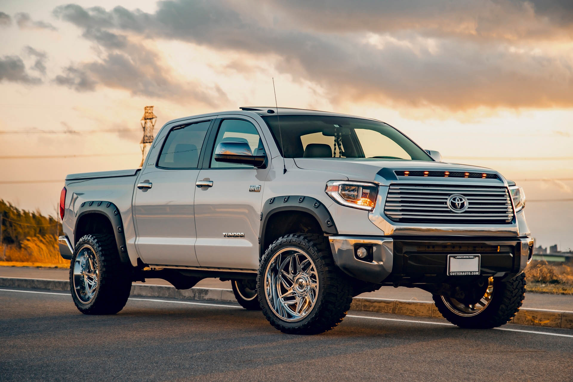 TOYOTA TUNDRA - LIBERTY WALK | リバティーウォーク