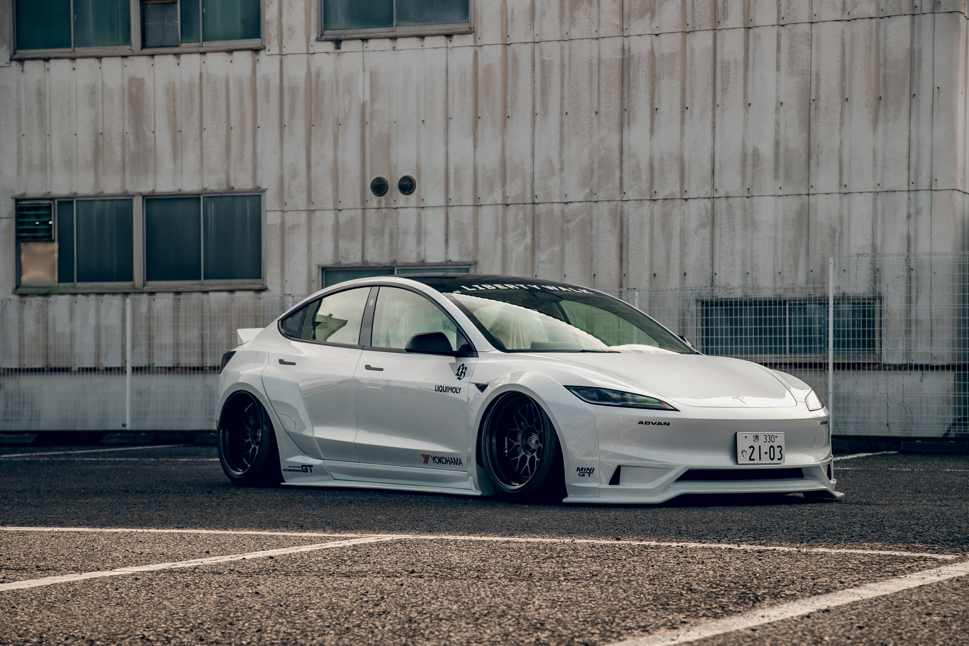 LB-E-WORKS TESLA Model 3 - LIBERTY WALK | リバティーウォーク