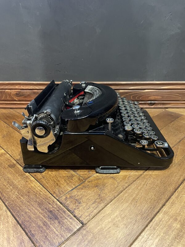 UNDERWOOD noiseless portable typewriter / アンダーウッド