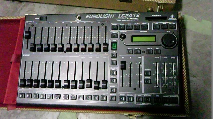 機材レビュー】24ch調光卓 ベリンガー/LC2412 | 照明機材の盛り合わせ
