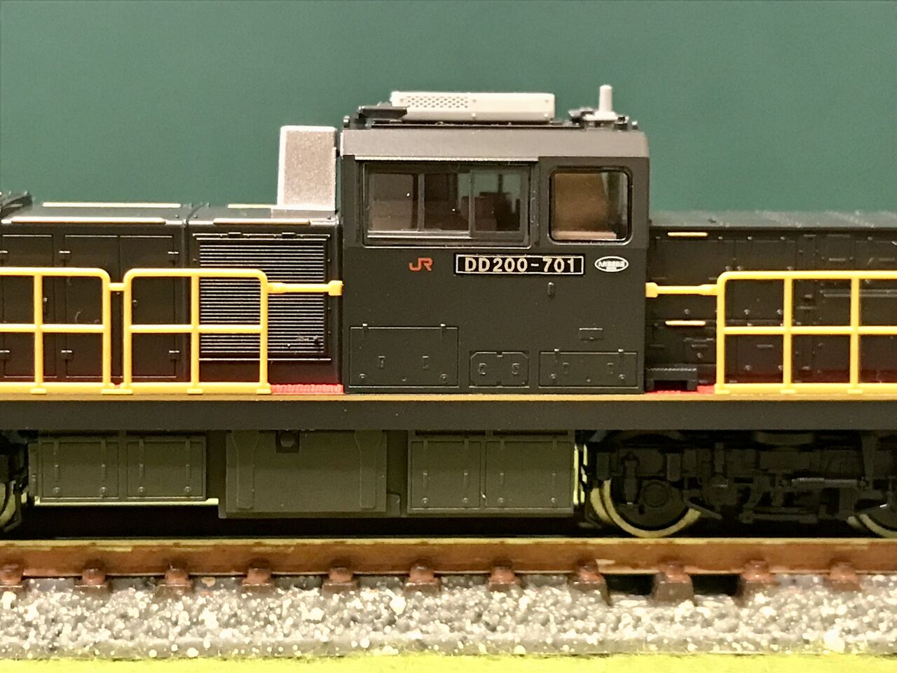 トミックス「DD200-700形 ディーゼル機関車」の入線整備。 : エヌゲ道