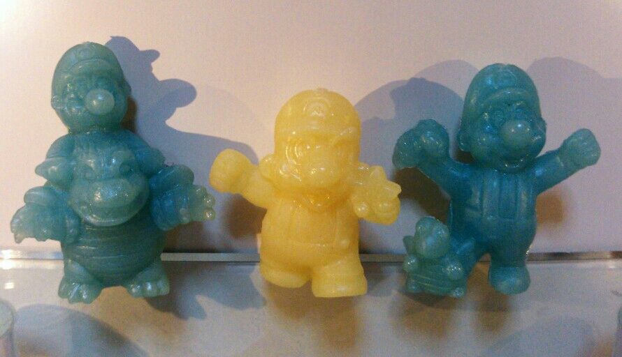 ロッテ ファミコンチョコ 蓄光 消しゴム スーパーマリオ 暗闇で光る