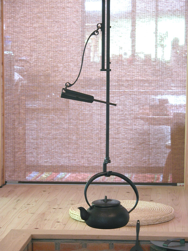 囲炉裏の自在鉤 スライド式 : 囲炉裏・火鉢・七輪のうんちく － 炭火道