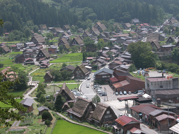 白川郷合掌造りの囲炉裏 : 囲炉裏・火鉢・七輪のうんちく － 炭火道