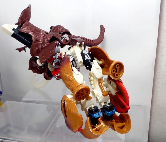 ビッグコンボイ「食らえ!!サイバトロンの正義の心を!!マトリクス