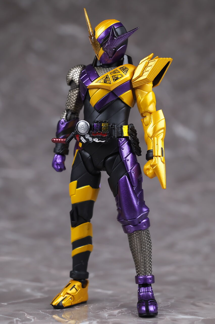 S.H.フィギュアーツ 仮面ライダービルド ニンニンコミックフォーム