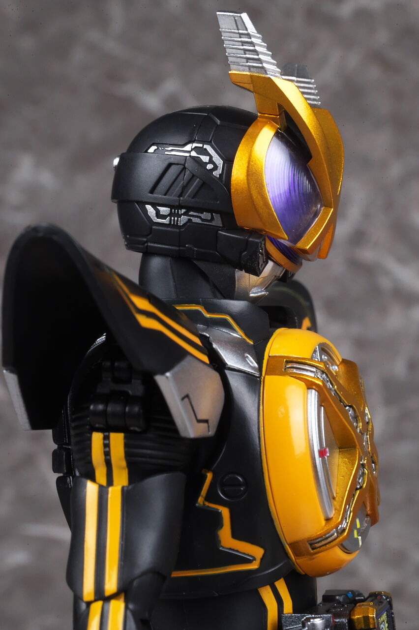 S.H.フィギュアーツ (真骨彫製法) 仮面ライダーネクストカイザ