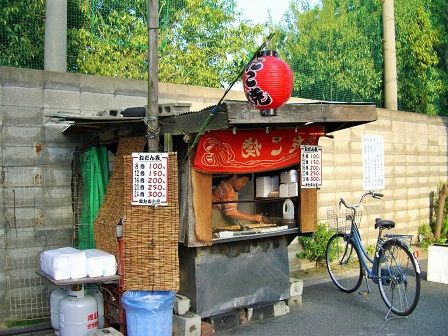 日本一、いやいや世界一安い「たこ焼き屋さん」でしょう、 それも二軒
