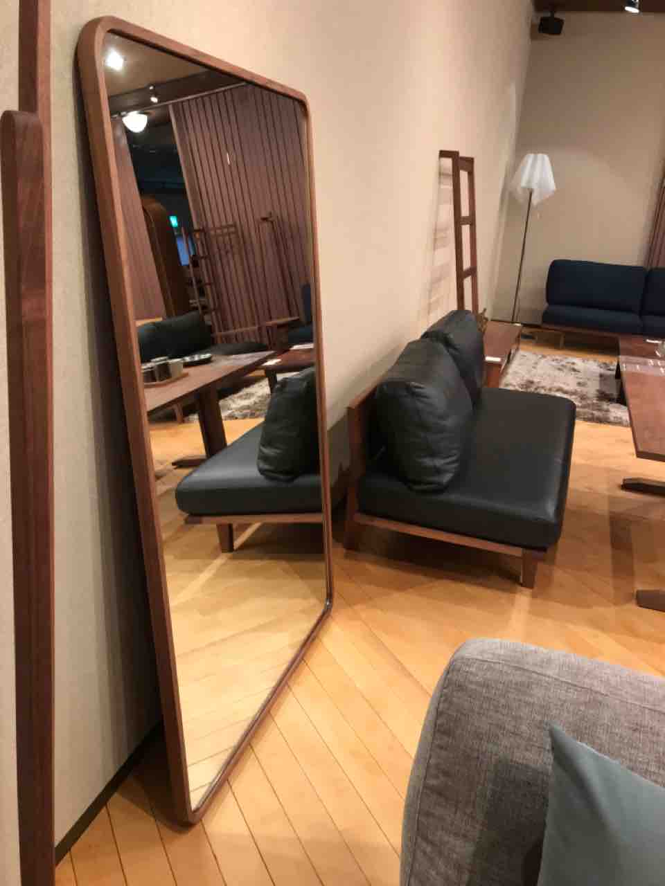 新商品のご紹介】質感の良い大きなミラー・ロシェミラー・マスター