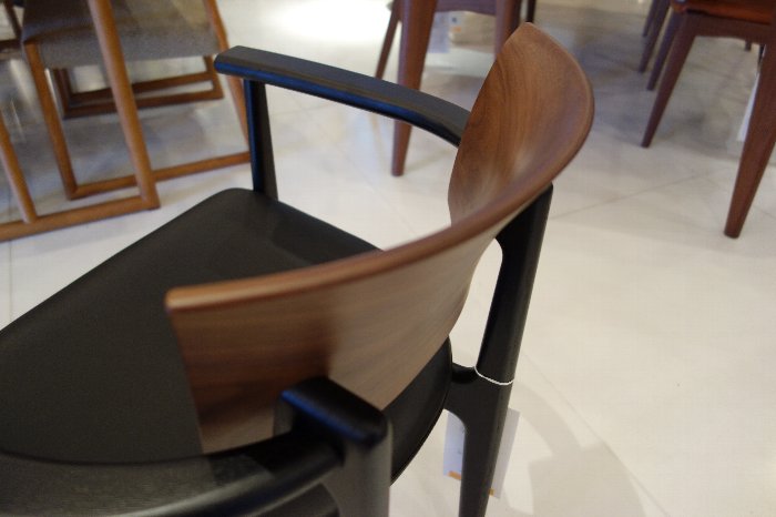 柏木工のCHIC STYLEのアームチェア・PDC02K : 住賓館(じゅうひんかん