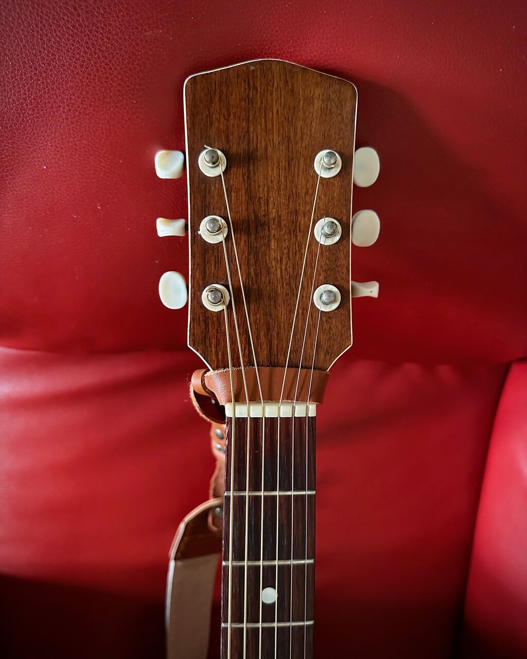 ギターは女だよ、64。（ゴジラを倒した戦闘機とギターを作った人