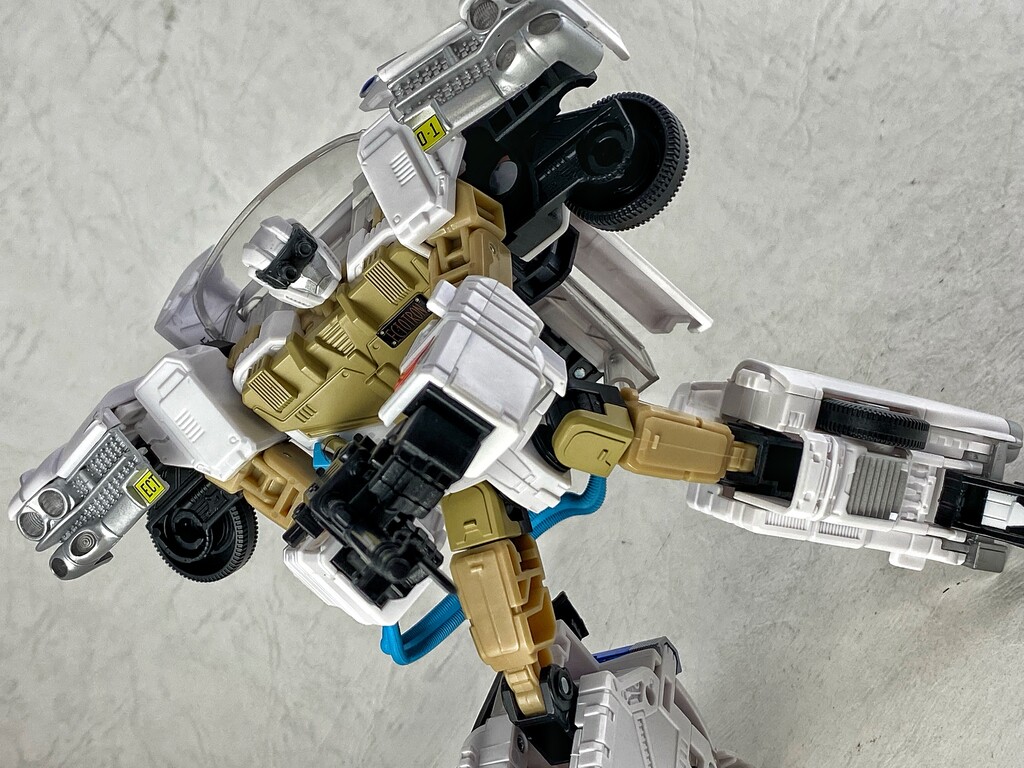 ゴーストバスターズ×トランスフォーマー エクトトロン(ECTO-1