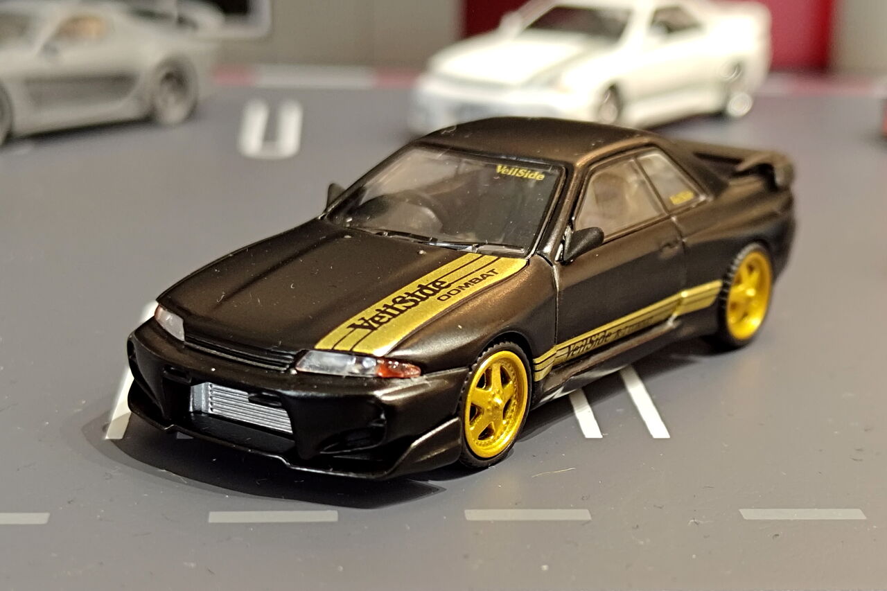 MINI GT 日産スカイラインGT-R(R32) VeilSide Combat C-Ⅰ Gold Chrome