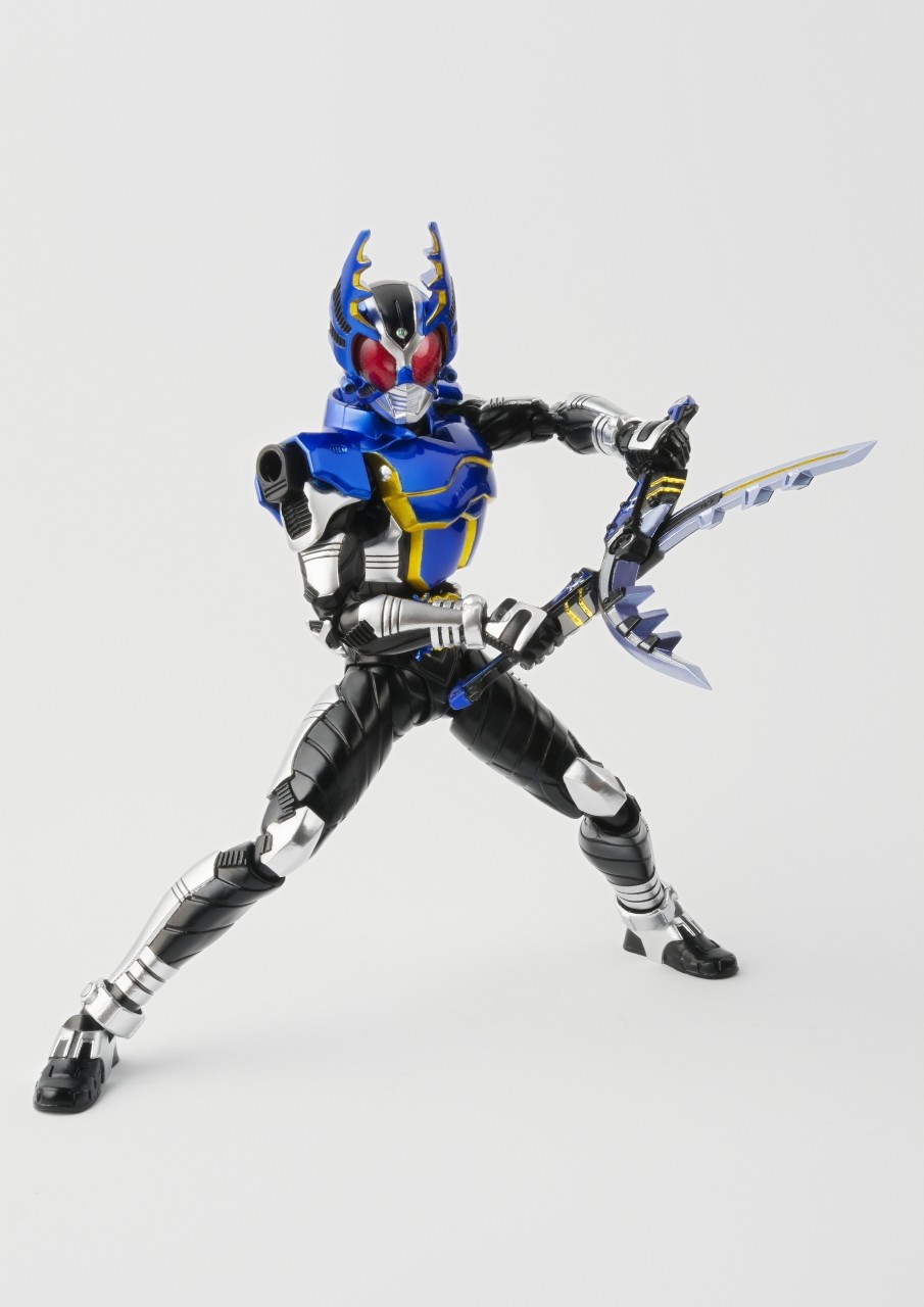真骨彫製法「仮面ライダーガタック」＆「カブトエクステンダー」ご紹介