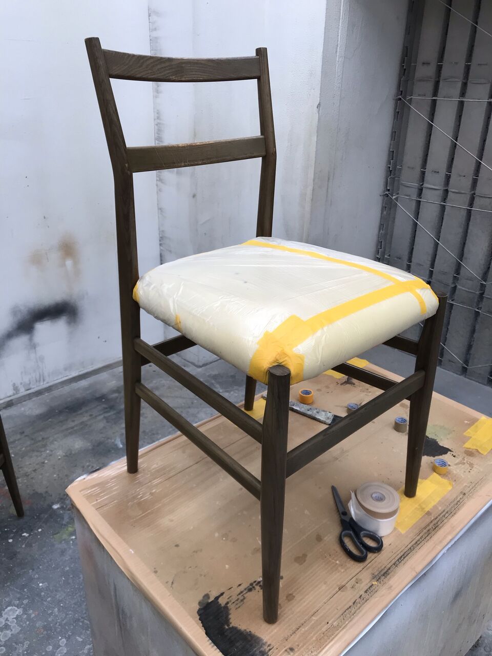 名作椅子】デザイナーズチェアの塗り直し : ニシザキ工芸(株)塗装部