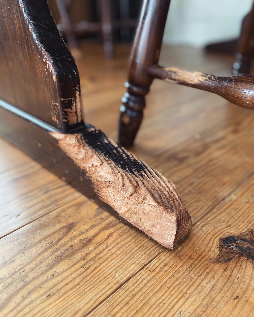 ☆古くなったダイニングテーブルをアイアン脚にリメイク！と『息子から