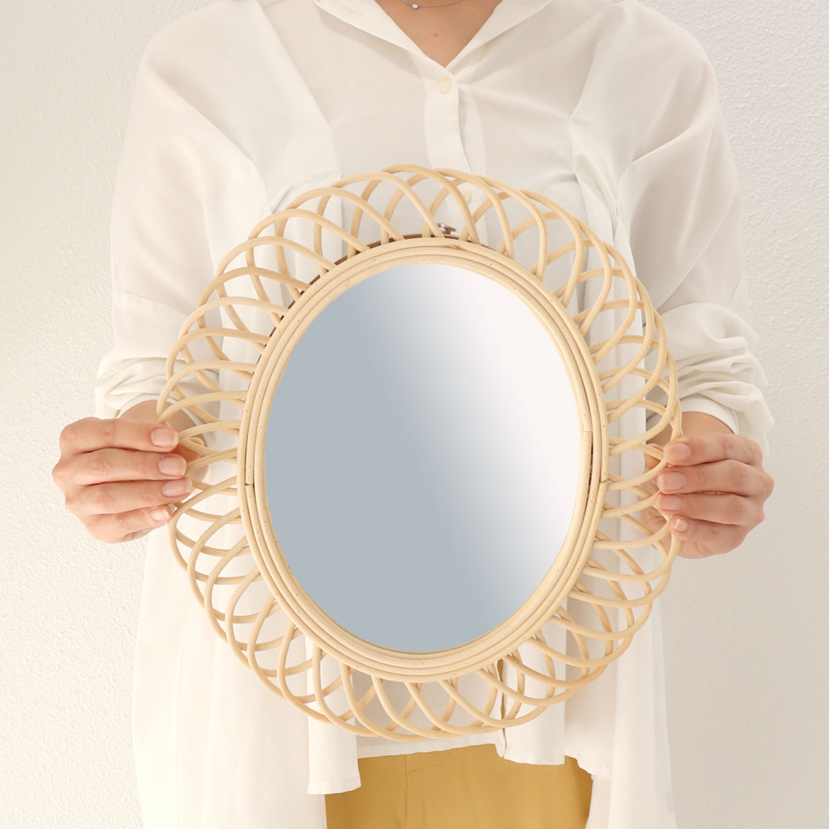 ラタンフラワーミラー オーバル 幅29cm 鏡 壁掛け （ ミラー ウォール