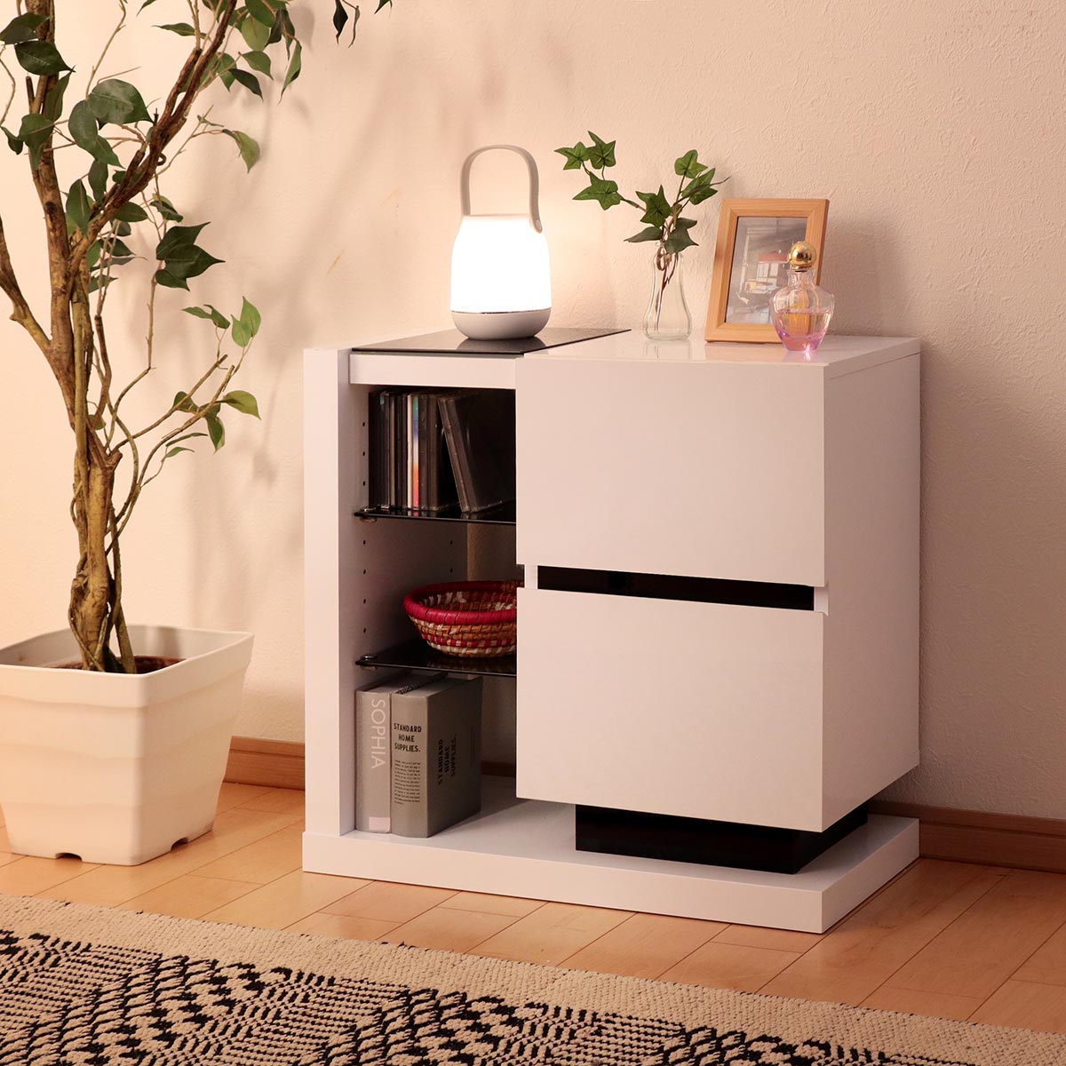 dショッピング |キャビネット 扉付きラック 鏡面仕上げ スタイリッシュ