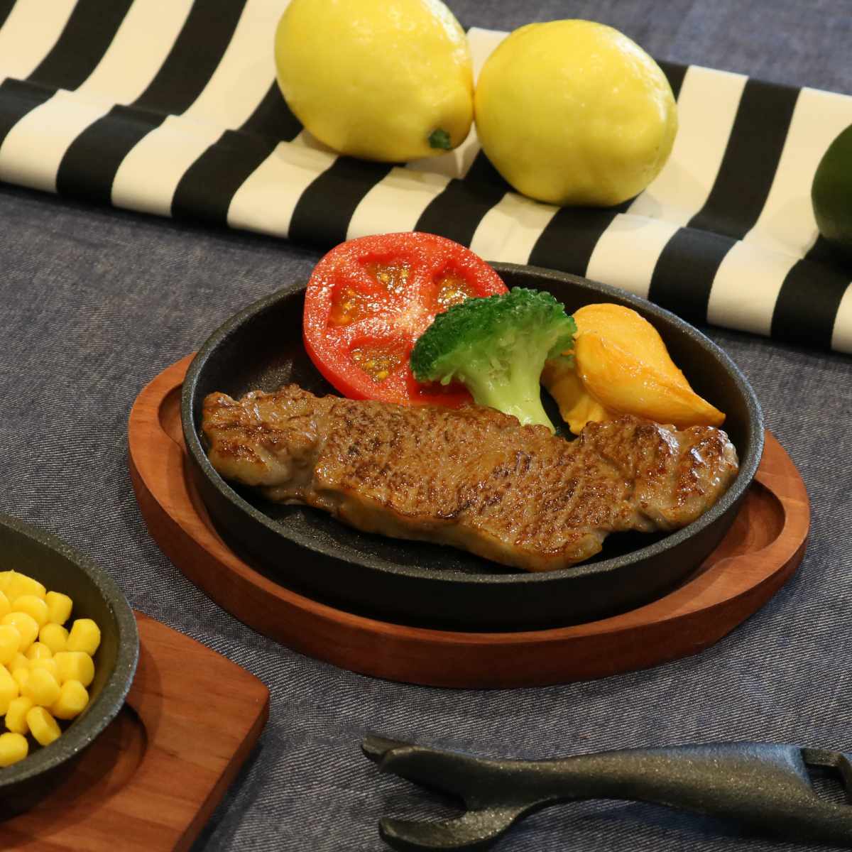 ステーキ皿 丸型 17cm スプラウト 鉄鋳物製 IH対応 木製プレート付き