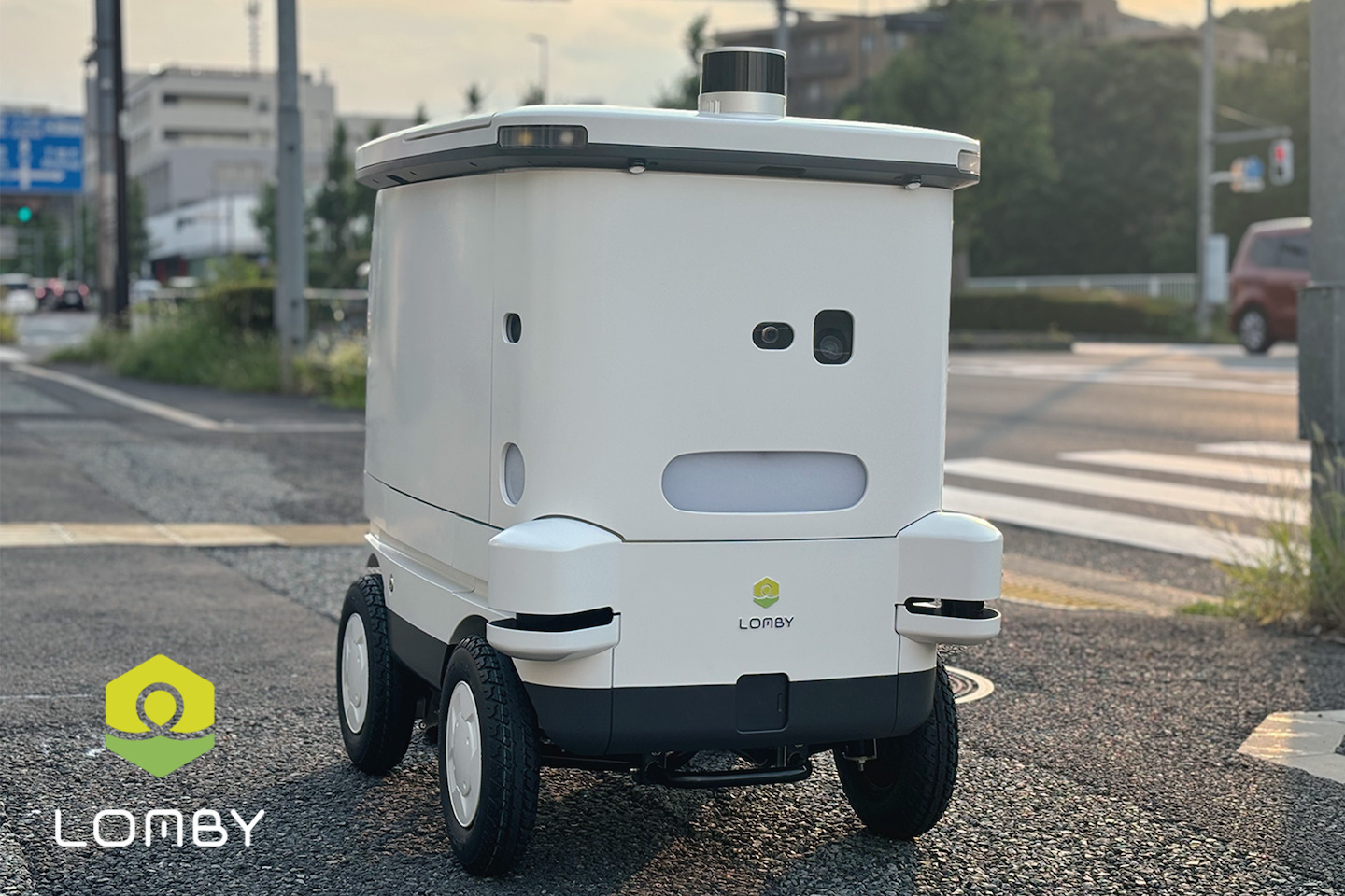 セブン-イレブンで商用利用を実施しました。遠隔操作型2台を用いて