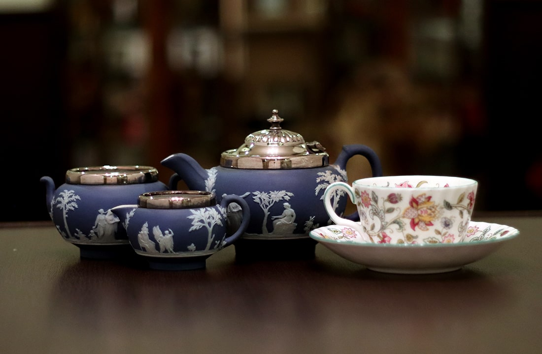 ウェッジウッド 陶器＋シルバー一体型ティーセットの販売スタートしま