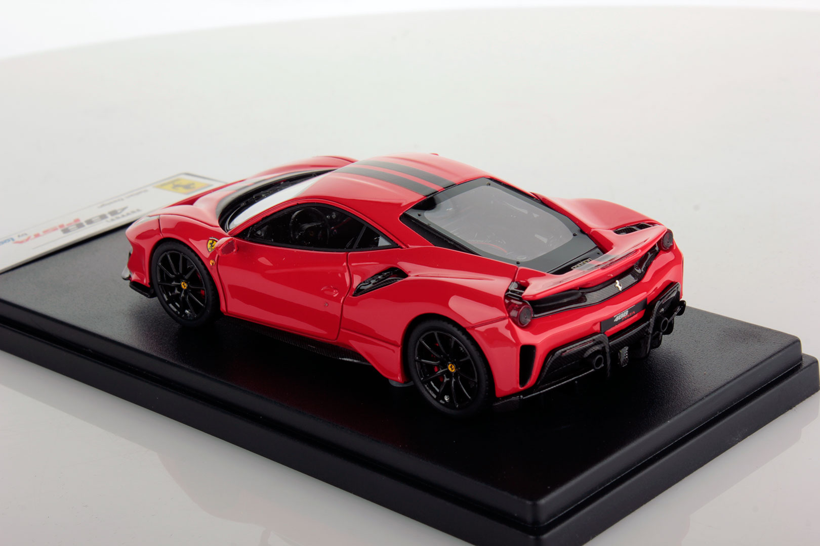 Ferrari 488 Pista 1:43 - Looksmart Models