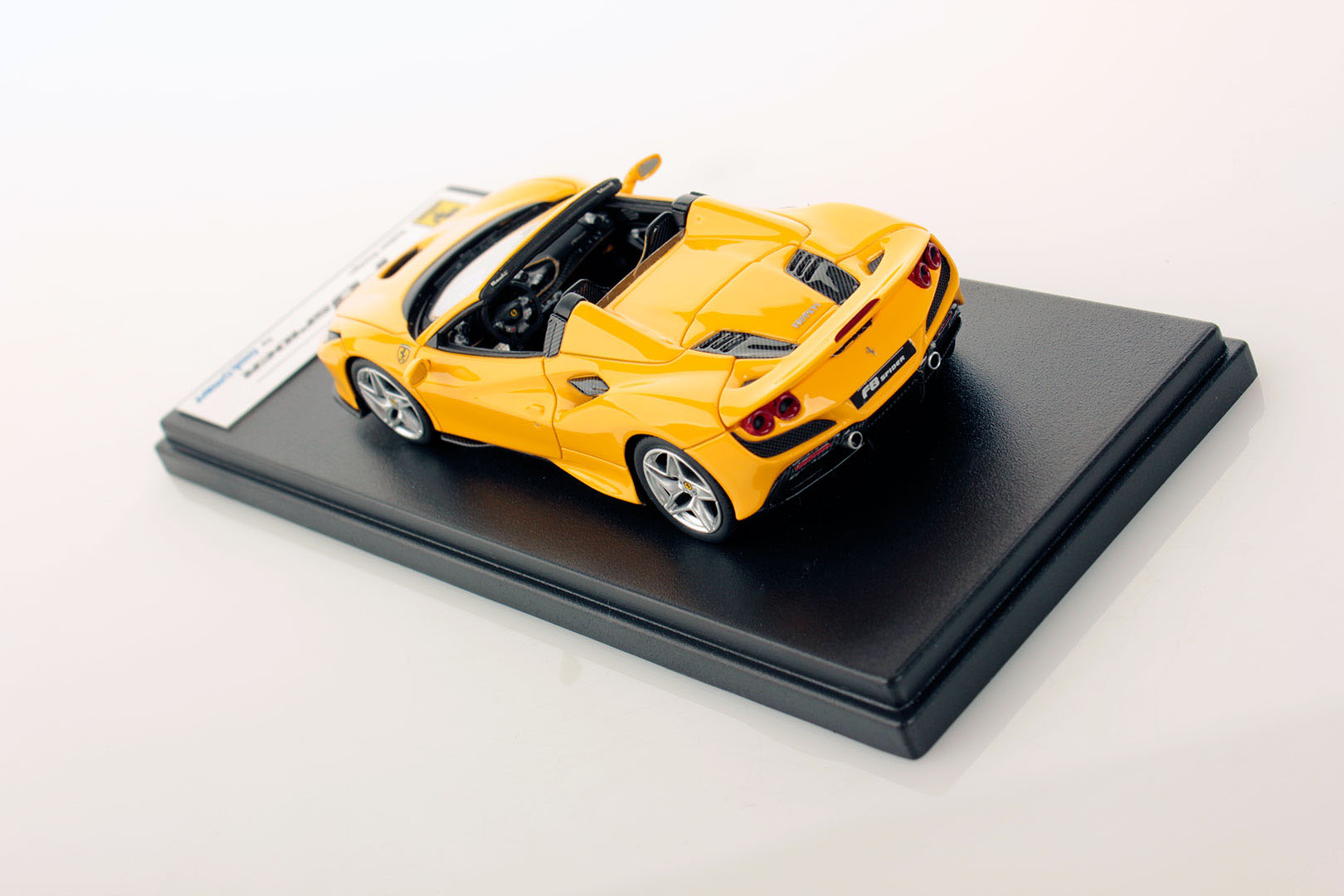 Ferrari F8 Spider 1:43 - Looksmart Models