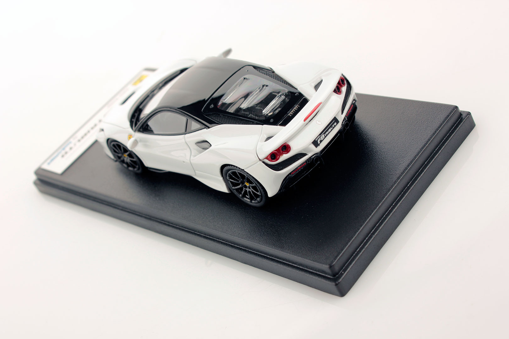 Ferrari F8 Tributo 1:43 - Looksmart Models
