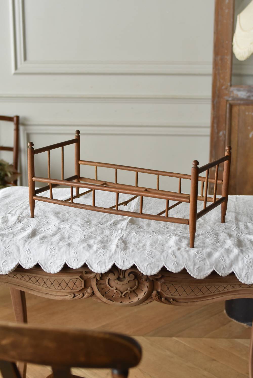 フランスアンティーク家具 木製ドールベッド.2 ディスプレイ家具