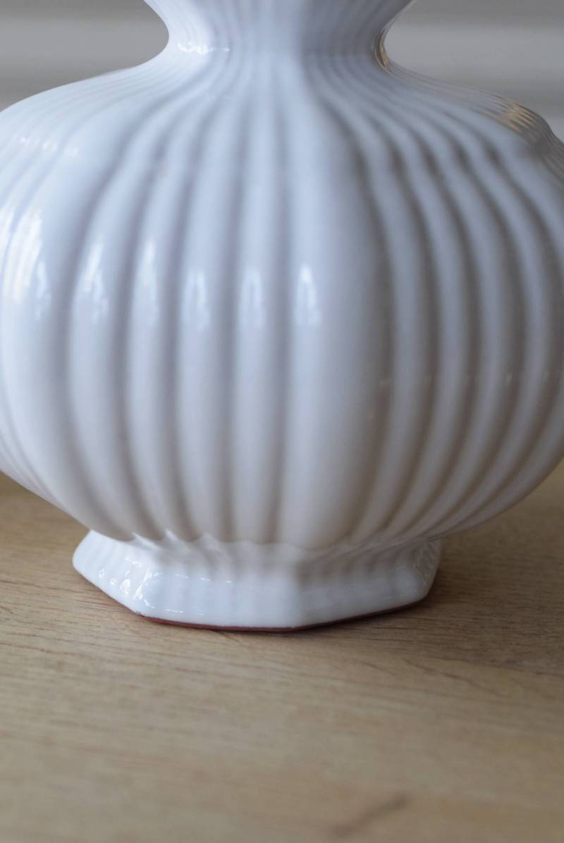 フラワーベース.Moustiers フランスヴィンテージ雑貨 花瓶 花器