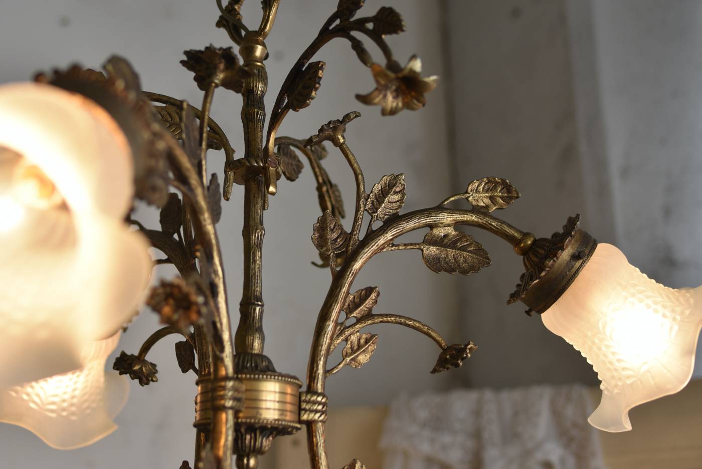 フランスアンティーク照明 3灯シャンデリア.15 ガラスシェードランプ