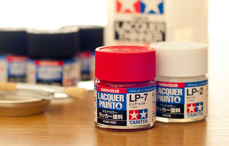 タミヤから新たに発売された瓶入りラッカー塗料の使用感をレビューして